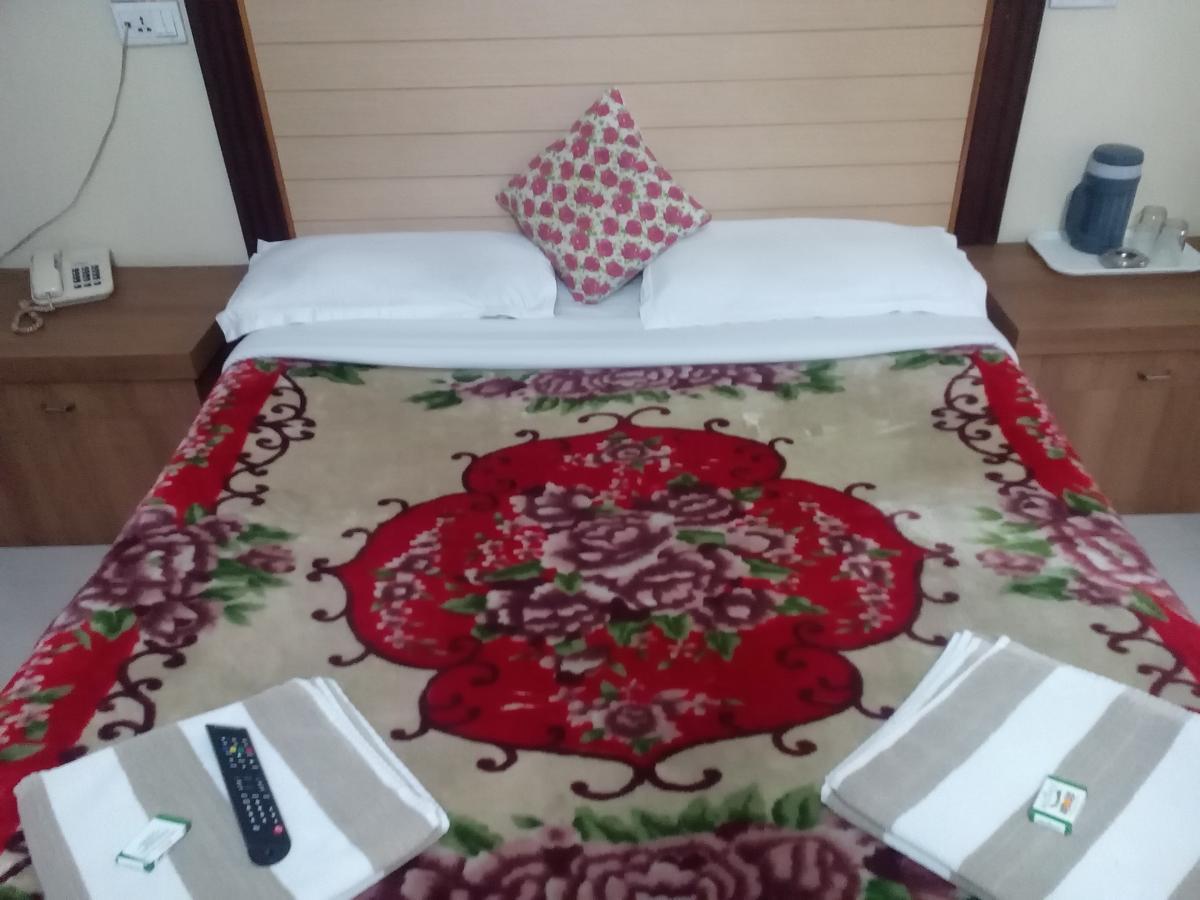 Hotel Preethi Palace Ooty Exterior foto