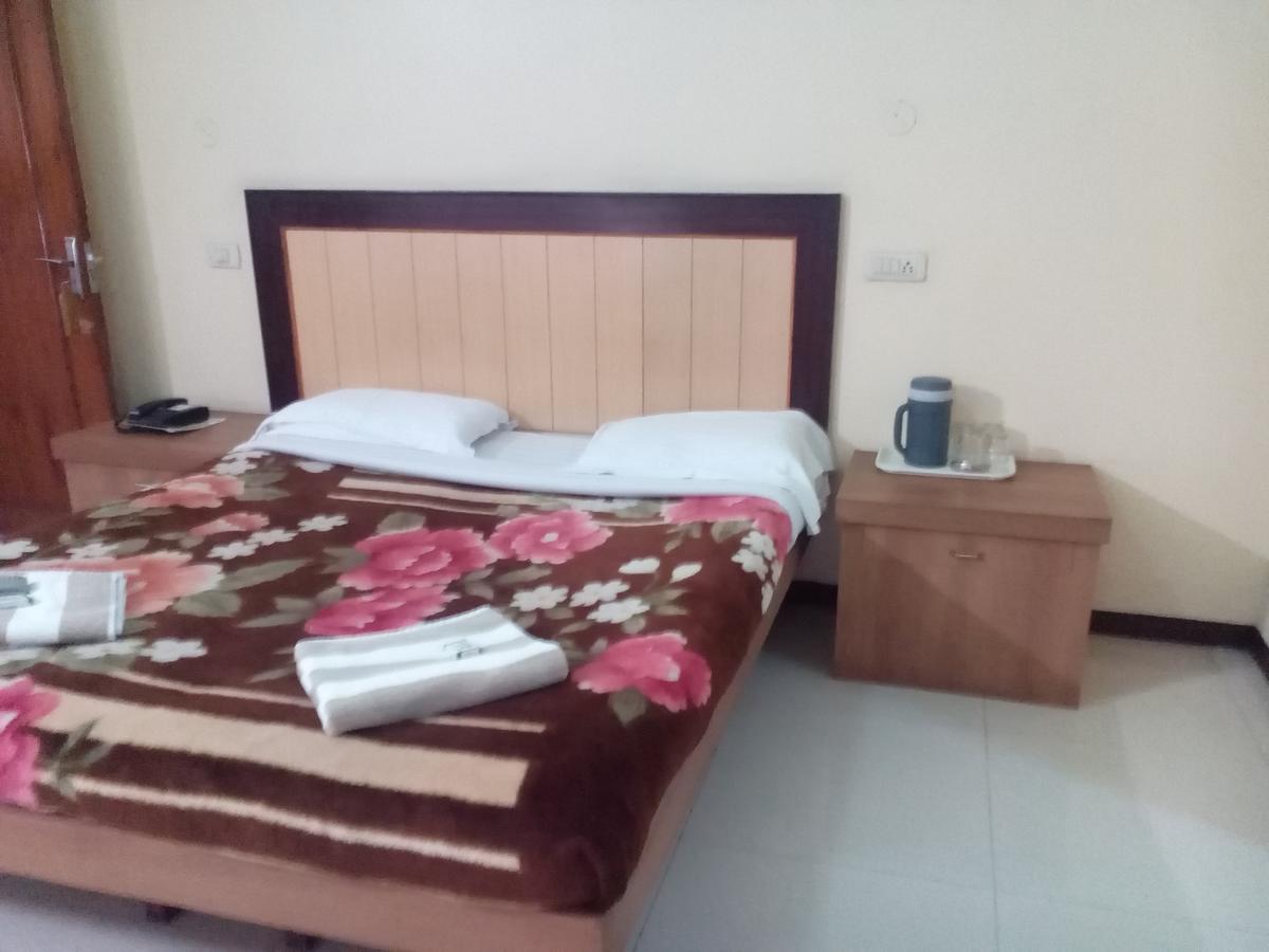 Hotel Preethi Palace Ooty Exterior foto